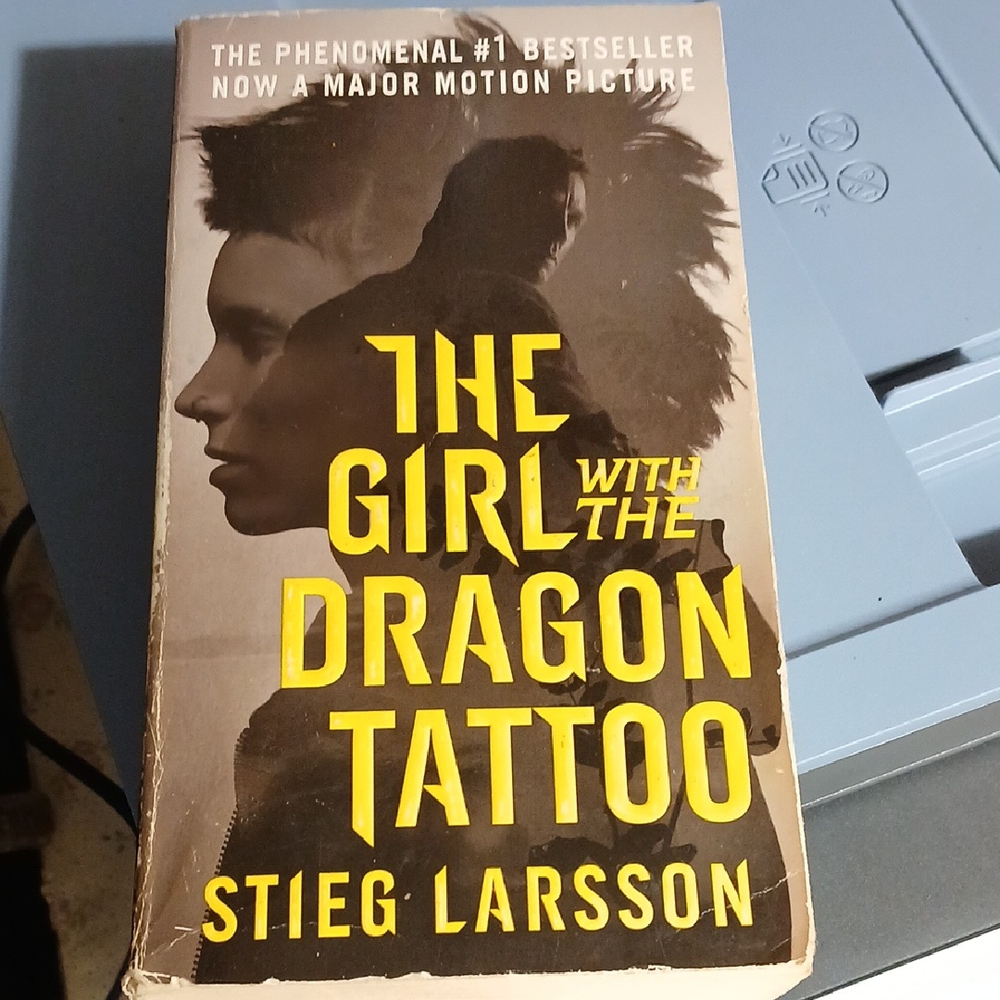 's The Girl with the Dragon Tattoo - Paperback Must Be Bundled